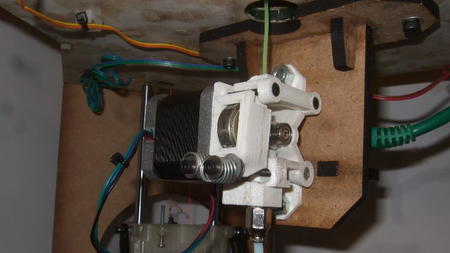 Extruder mounted below top